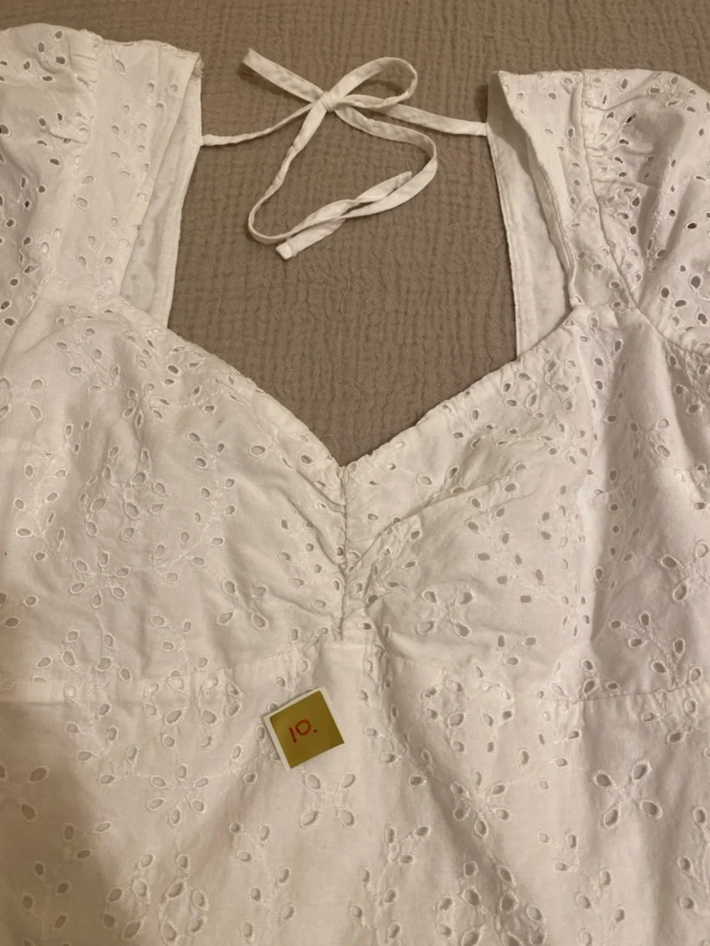 Abercrombie & Fitch White Eyelet Puff Sleeve Square-Neck Top. Size S